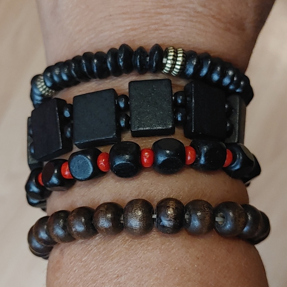 👌4 Wood Beaded Bracelets